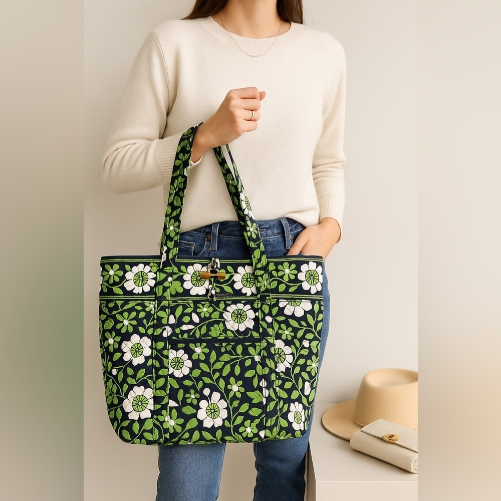 Vera Bradley Quilted Tote Bag Boxwood Pattern (Green/White Floral On Navy)